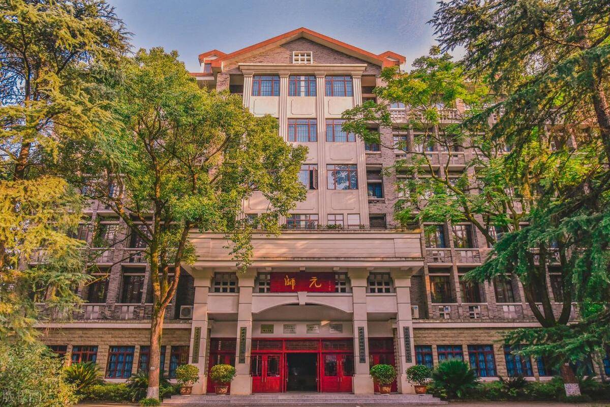 重庆大学(重庆大学排名前十名学校)