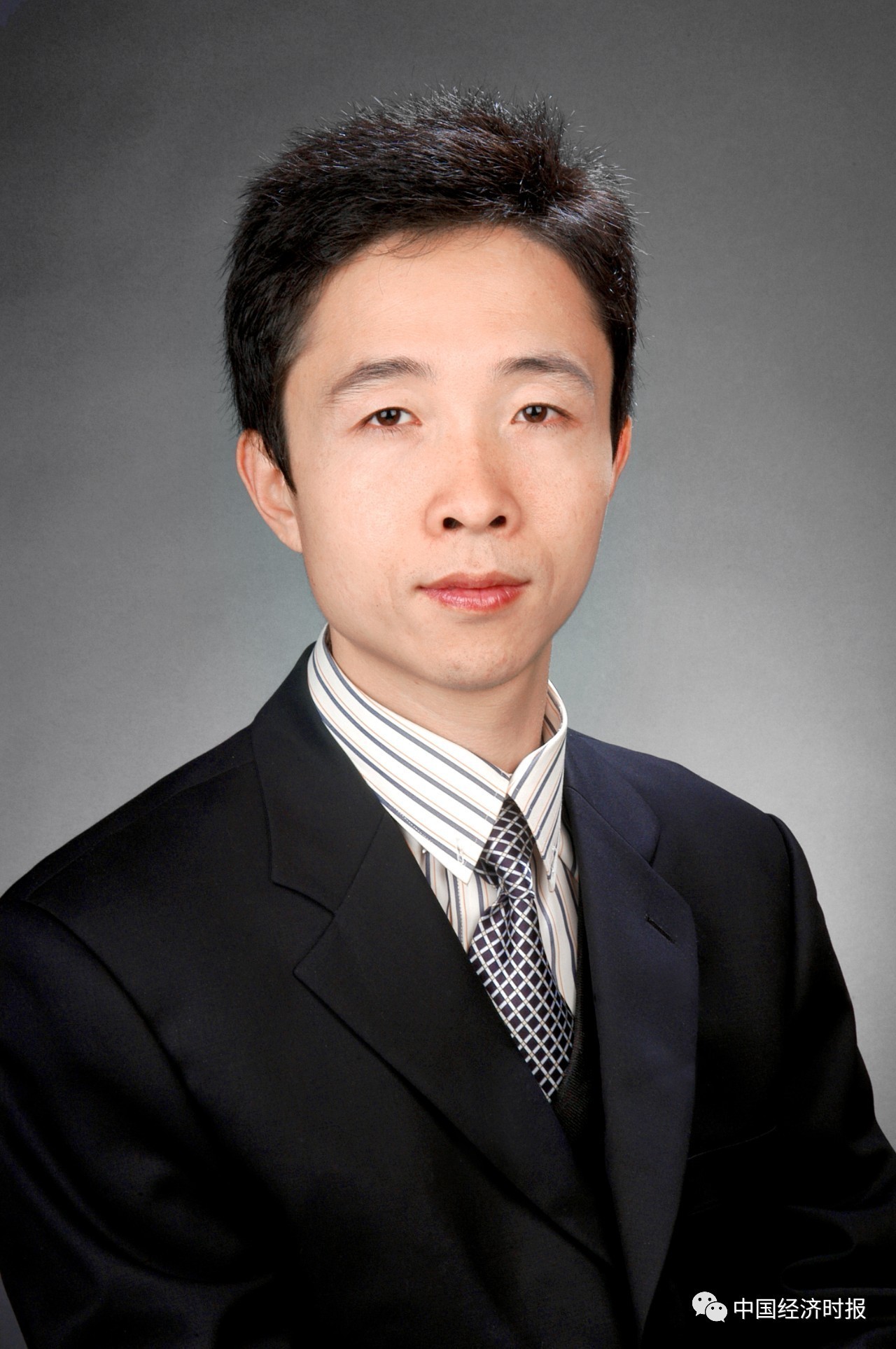 中央财经大学毕业证封皮是蓝色还是红色